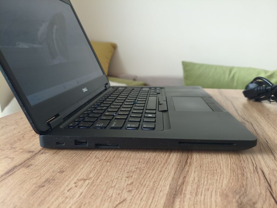 Лаптоп Dell Latitude 5495 - AMD Ryzen 5 PRO 2500U с видеокарта Radeon Vega Mobile Gfx