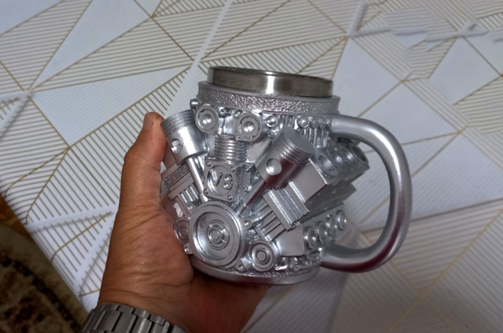 Кружка v8 отличный подарок