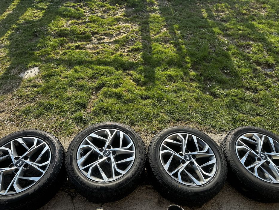 Продам зимние шины с дисками 215/55/17