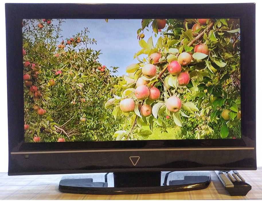 Телевизор с DVD плейър и оригинално дистанционно