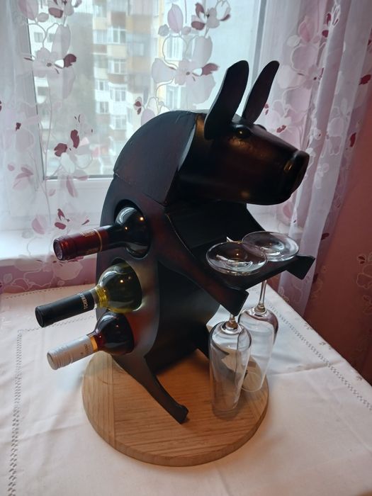 Оригинална дървена поставка за вино и чаши