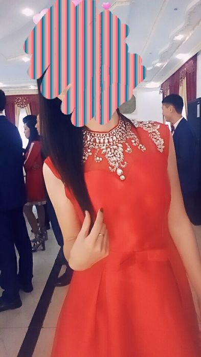 Вечерный көйлек сатылады.