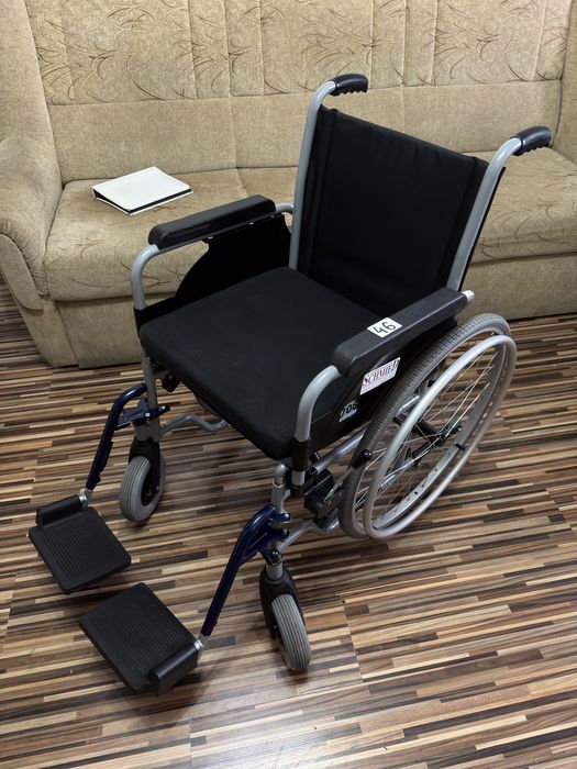 Scaun rulant pliabil handicap batrani dizabilitati