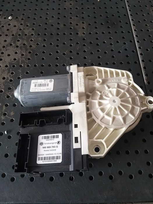Motoras macara stanga fata vw passat b6 3c 1k0959793g 980851111 1k0959701k