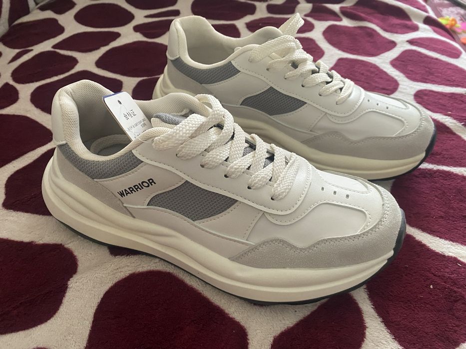 Новые кроссовки .