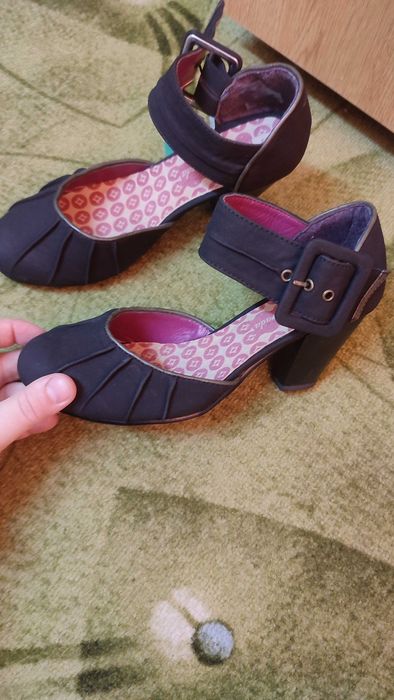 Vand pantofi noi, cu eticheta, culoare neagra, toc 7 cm