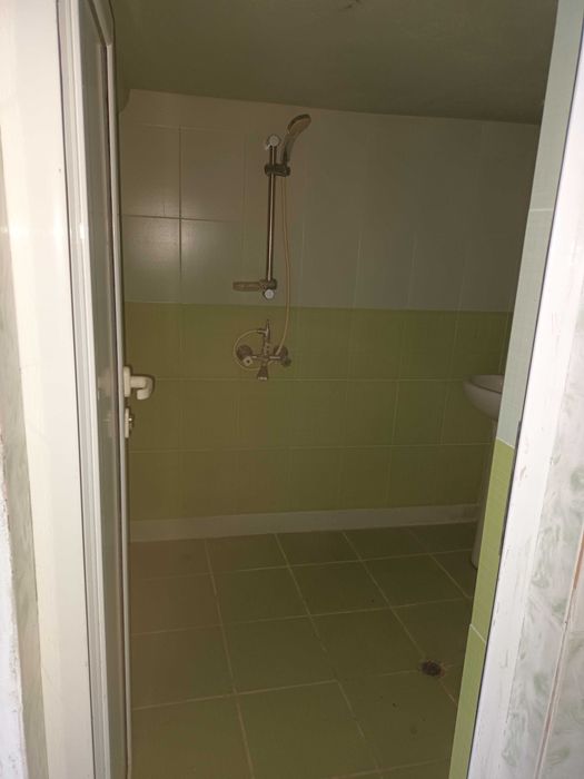 КЪЩА и други  СГРАДИ +Двор, договаряне