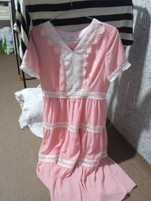 "Turli xil kiyimlar sotiladi - yangi va ishlatilgan, arzon narxlarda!"