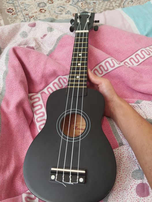 укелеле 10000 тенге