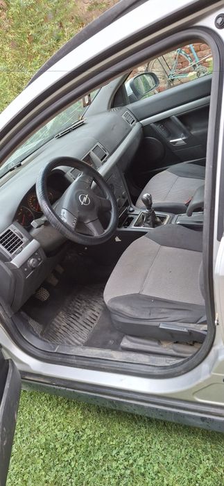 Dezmembrez opel Vectra 2,2 dizel 2004 funcționează. Radiată.