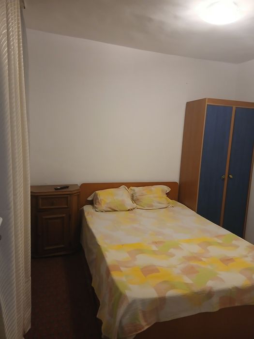 Inchiriez apartament în vila valu traian