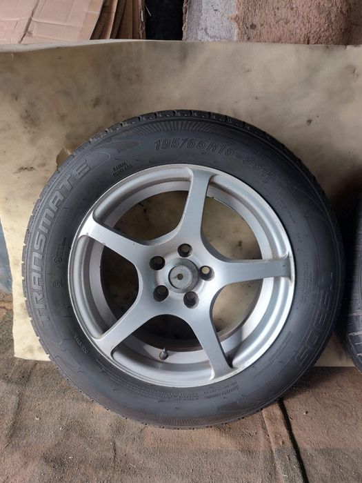 Продам комплект шин с дисками