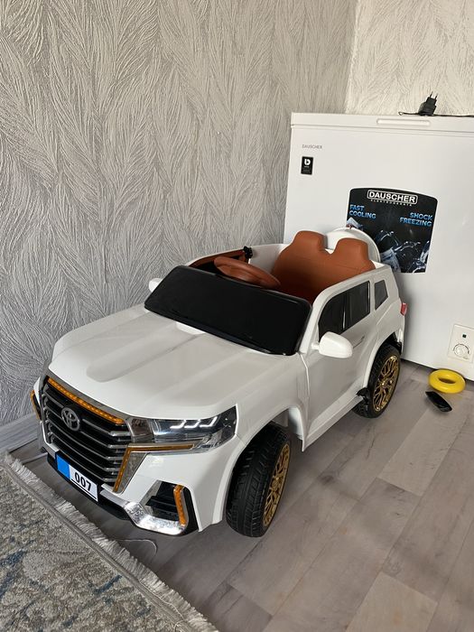 Продам автомобиль детский