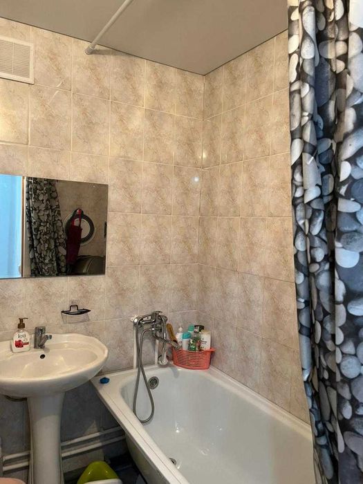 продам евротрешку, по Валиханова