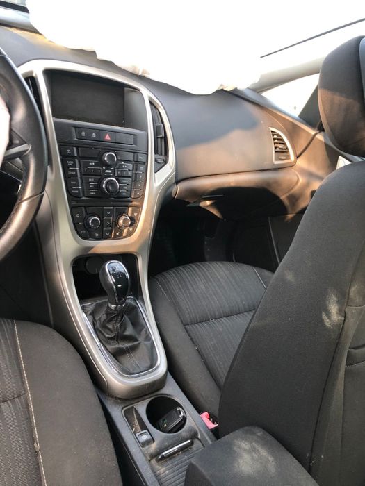Dezmembrari Opel Astra J hatch 1.6i A16XER 115cp