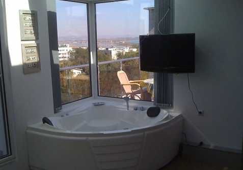 Дава се под наем Едностаен апартамент в Бургас, Лазур - 35 кв.м за 375 € - Снимка #2