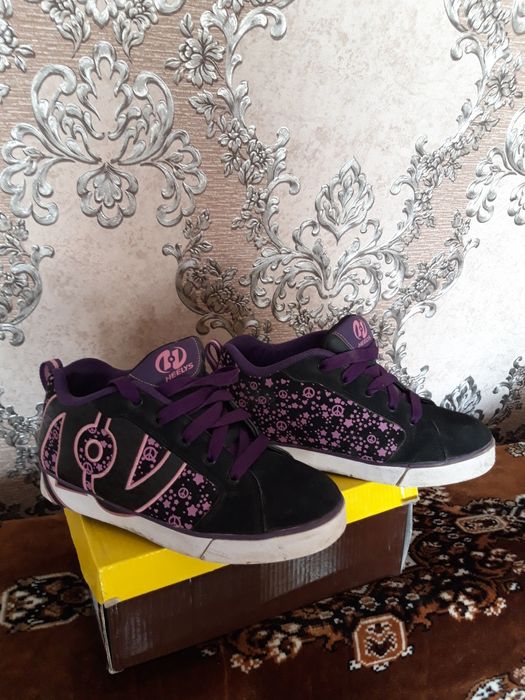 Продам кроссовки-ролики 38 разм ,бу