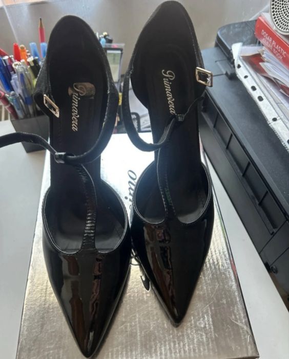 Pantofi cu toc eleganți