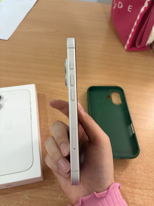 Продам Iphone 16