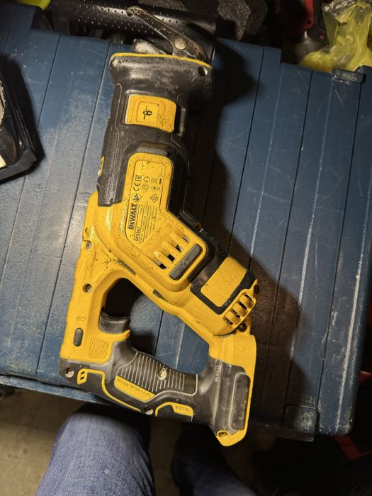 Fierastrau sabie dewalt dcs 367