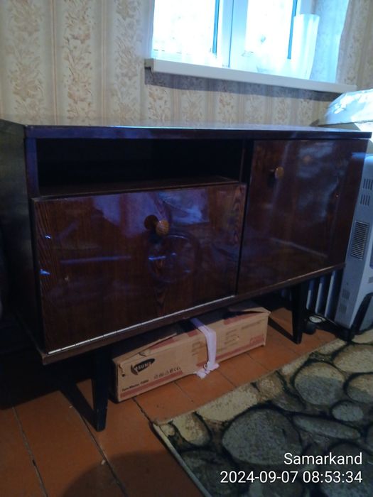 Продаётся полированная тумбочка.  В хорошем состоянии.