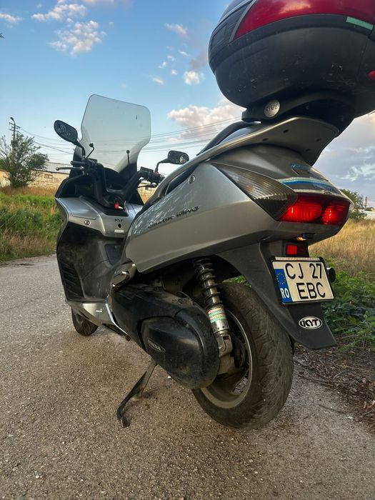 Honda silverwing 600.