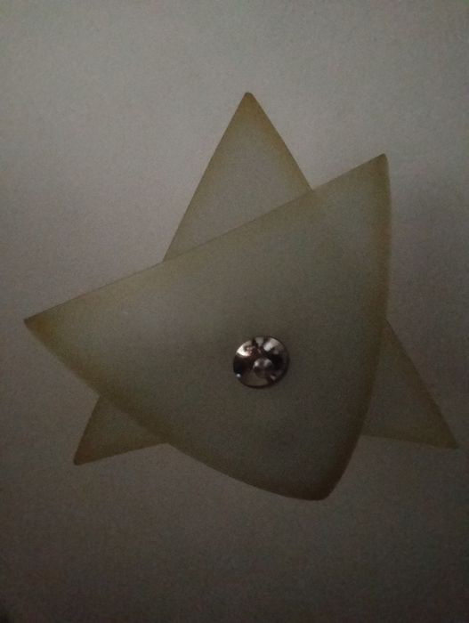 Люстра три лампы ,рабочие