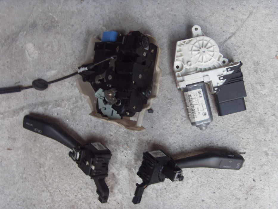 VW Голф 5  на части