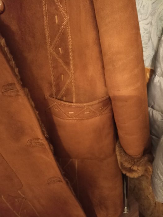 Продам зимнюю дубленку.