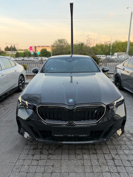 Продам новый BMW i5 xDrive 40 с гаранитией 8 лет + подарок