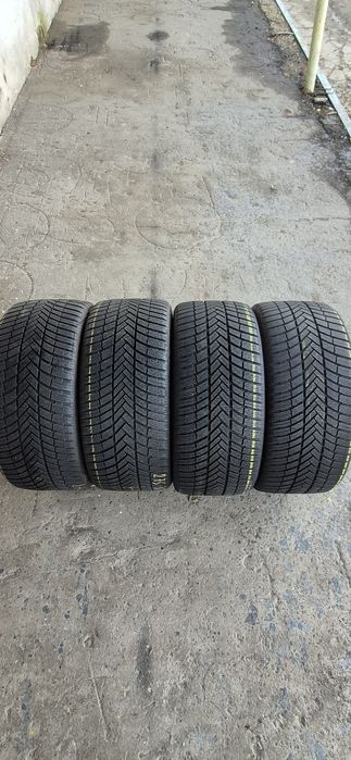 4 anvelope iarna ca si noi Bridgestone 275/35/21.Pretul este pe bucata