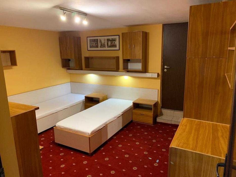 Închiriez apartament 1 cameră, la vilă, intrare separată, zona Copou, complet mobilat și utilat pentru 1 sau 2 persoane.