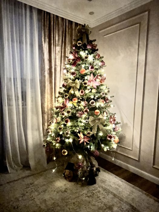 Елка с игрушками