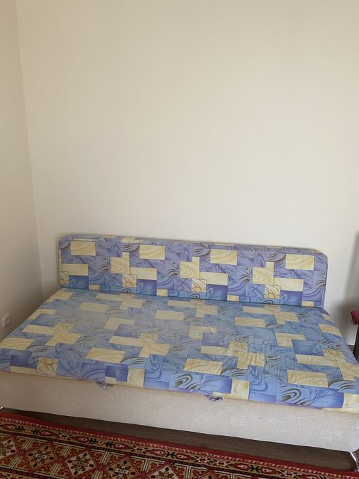 Тахта в хорошем состоянии