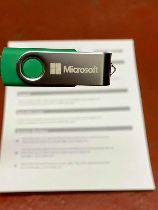 Stick bootabil cu Windows 10 Home / Pro cu licenta RETAIL