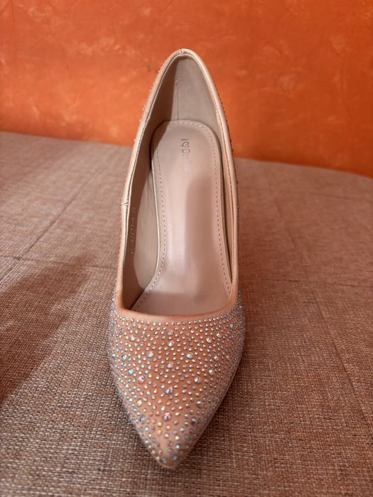 Обувки стилето с циркони