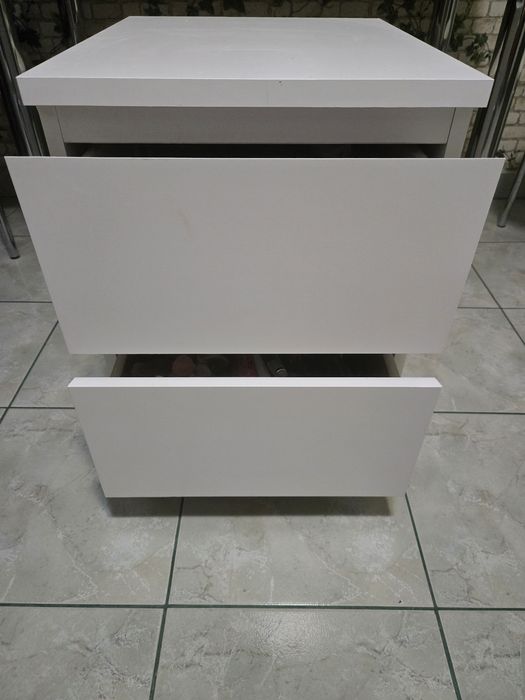 Vând noptiera Ikea