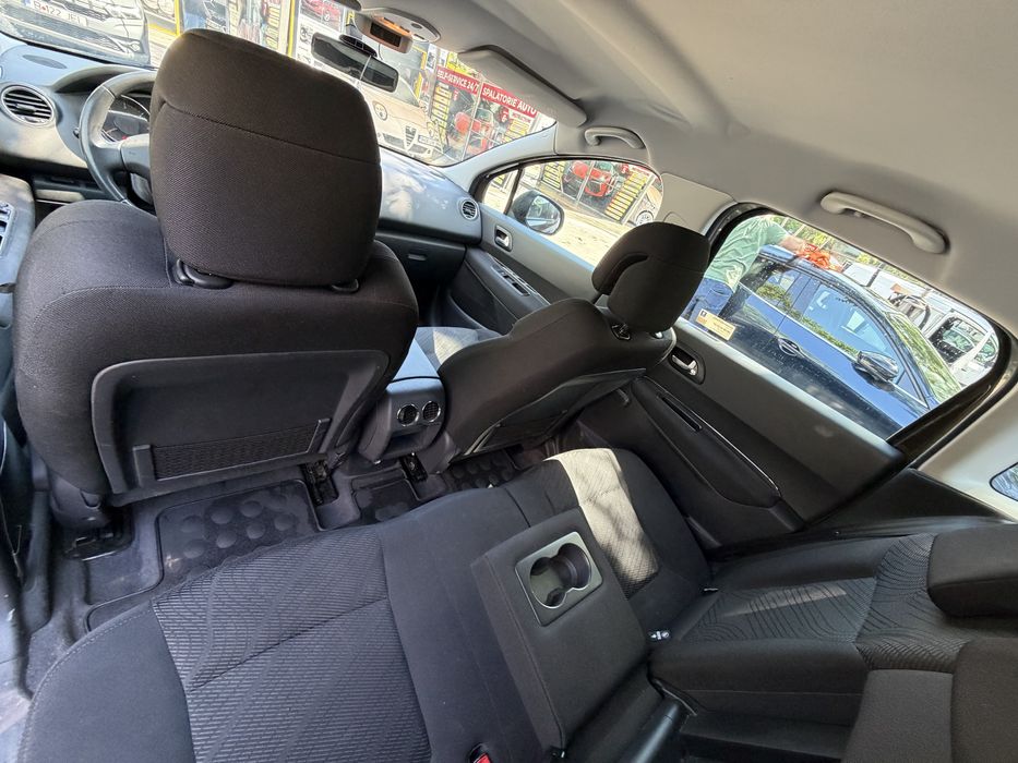Peugeot 3008-1.6 HDi an 2011-147 mii km