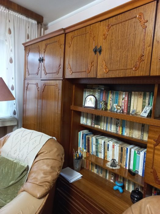 Mobila living,2 fotolii ,pat si vitrina-sufragerie Iasi