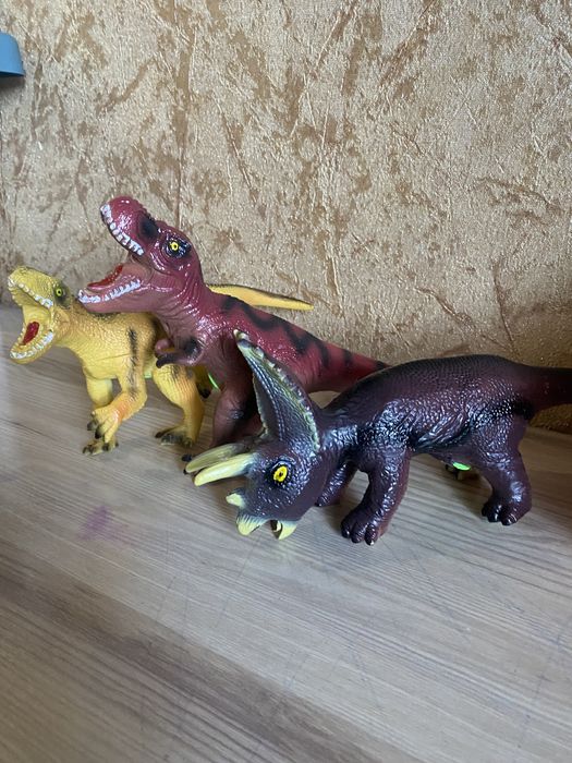 Продам динозавров, новые