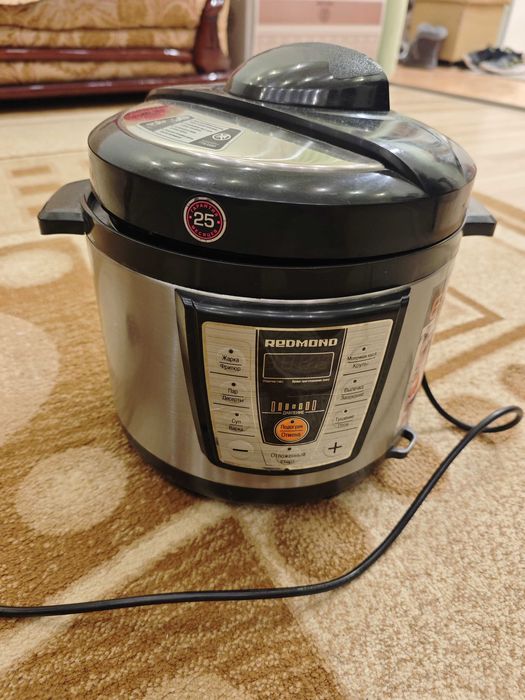Продается мультиварка / скороварка  Redmond RMC-PM4506 Б/У
