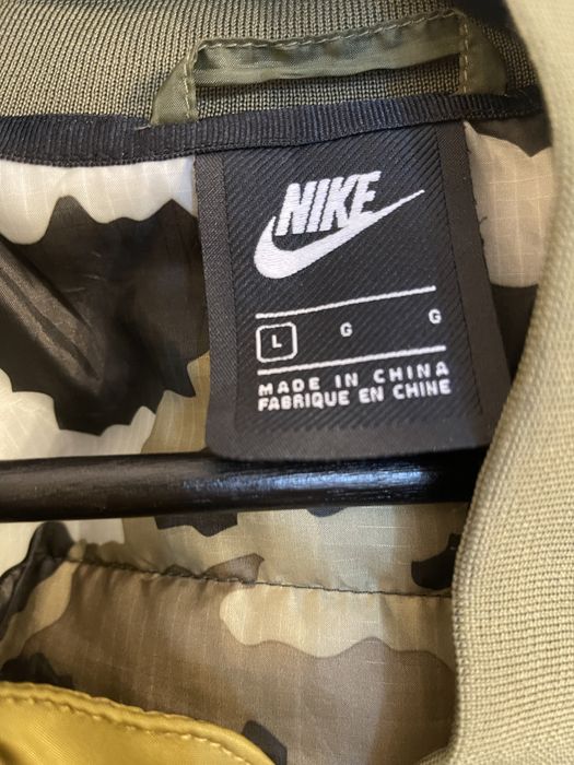 Jacheta Nike superba mărimea  L
