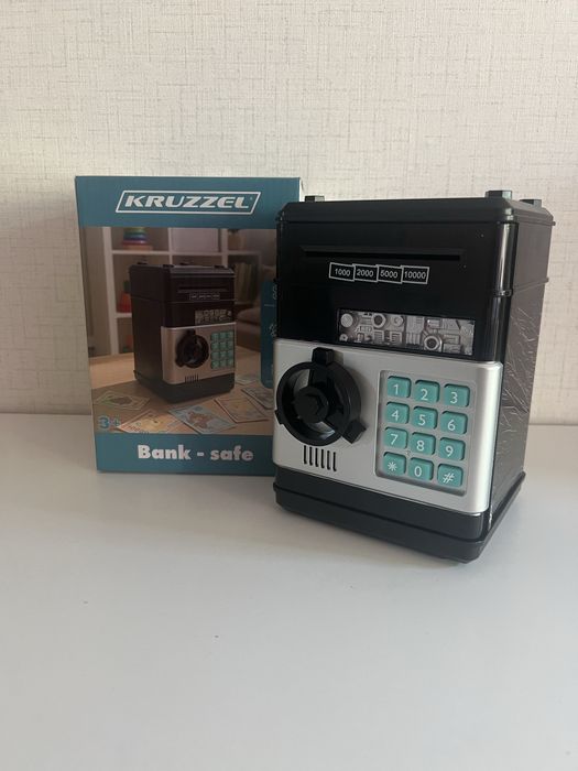 Касичка сейф Moneybox 23545 – с ПИН код, черен цвят