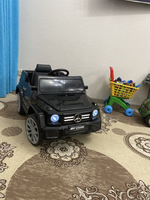 Машина детская. Вложений не требует на ходу. Сел поехал.