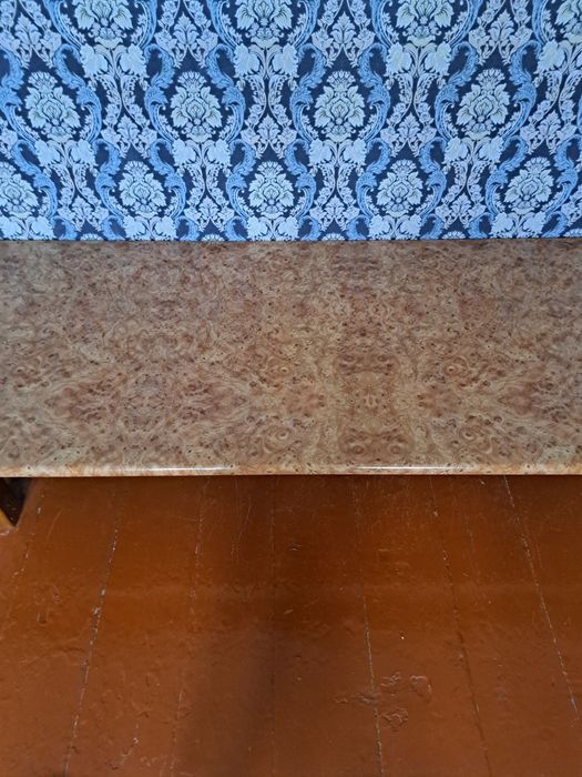 Продам стол низкий