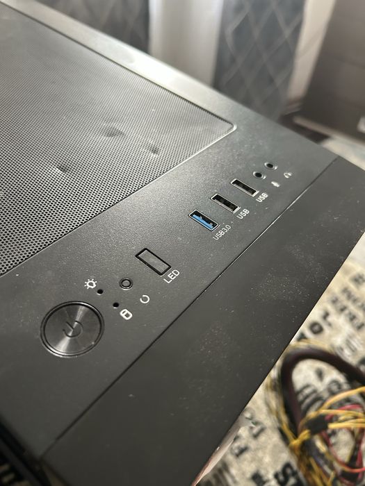 Pachet PC Gaming - i5 10400F (Box) / Carcasă sticlă + Sursă 700W