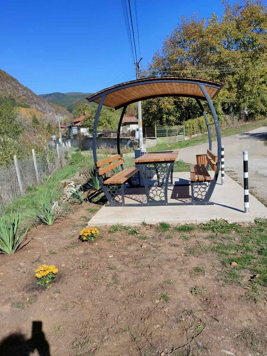 Беседка от метал и дърво