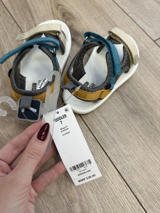 Продам сандали Carter’s