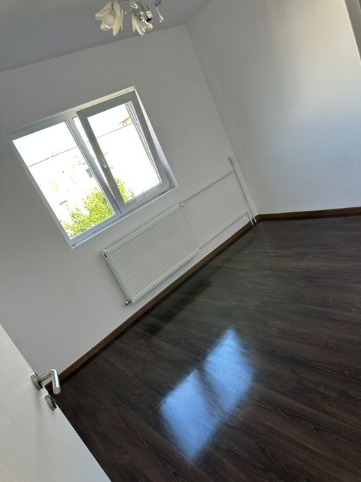 Girocului scoala 25, Azur, 2 camere RENOVAT  cf 1 semidecomandat