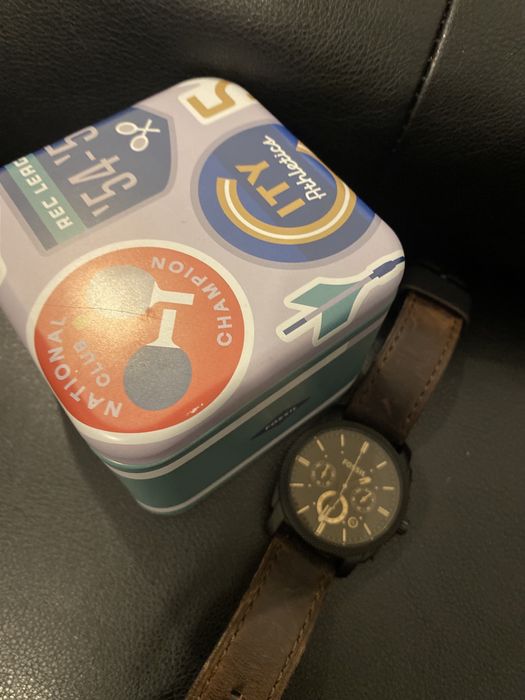 Часовник Fossil……